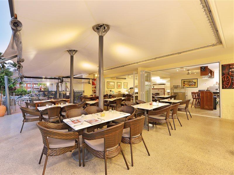 Cairns Queenslander Hotel & Apartments Exterior photo