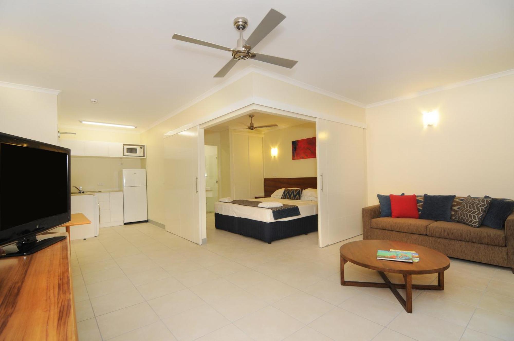 Cairns Queenslander Hotel & Apartments Exterior photo